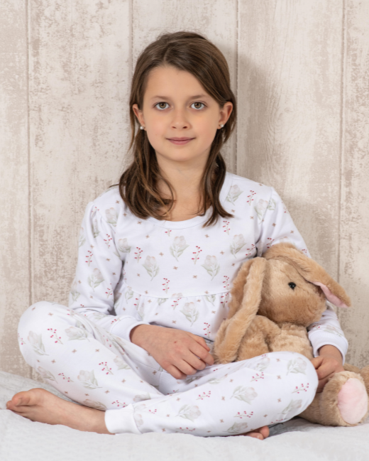 pijama franela de niña con estampado de flores. Ideal para el ideal para el invierno
