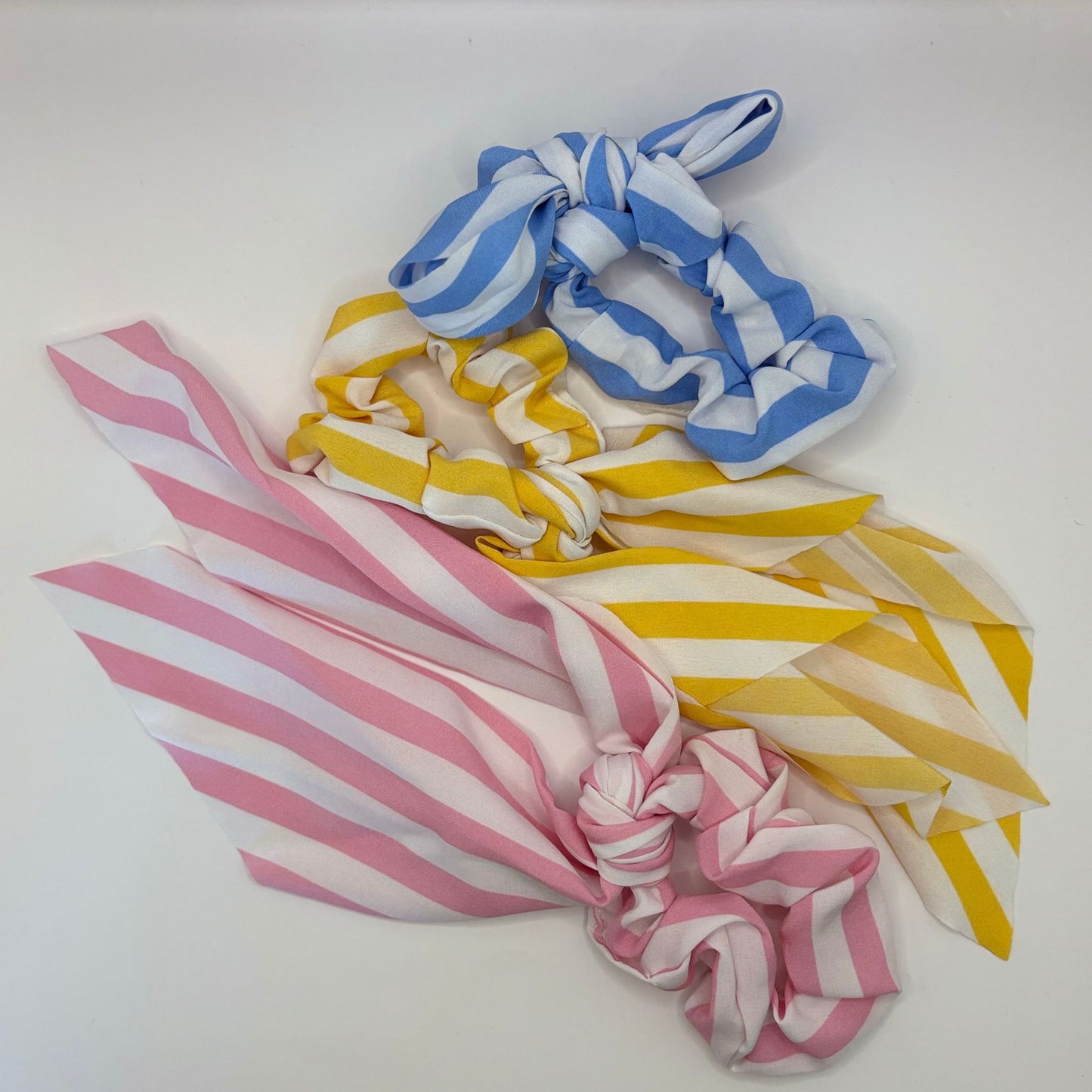 Set 3 scrunchies líneas con lazo